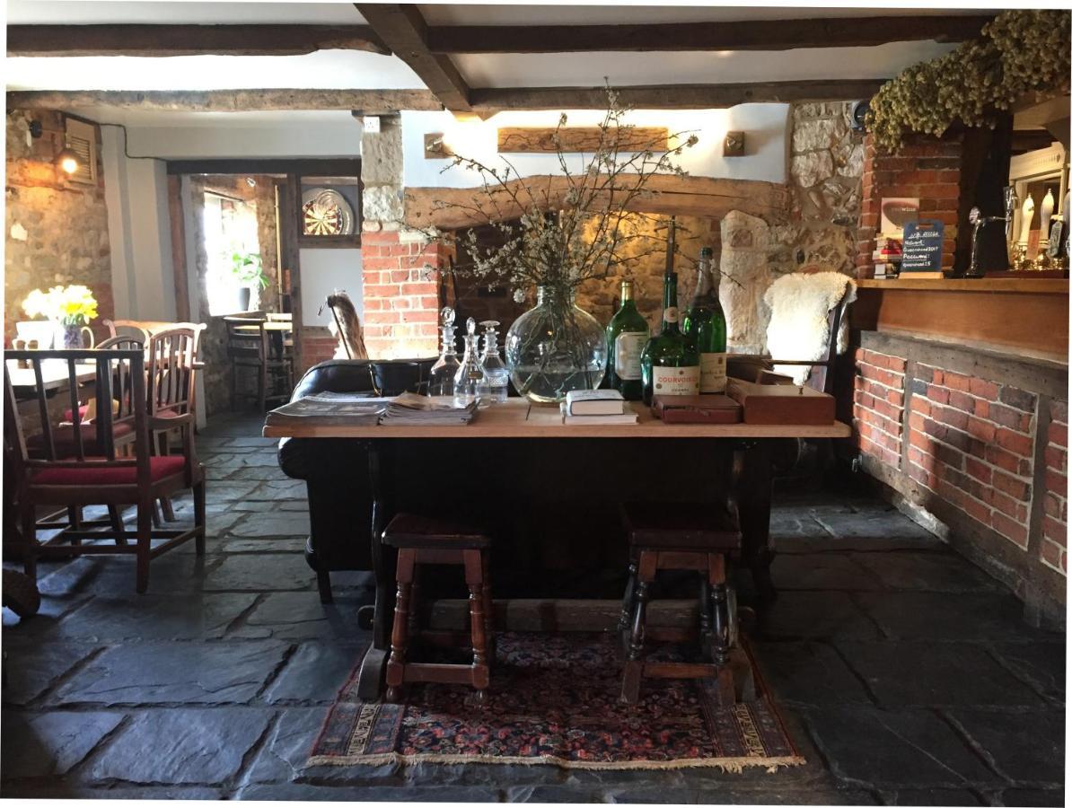 Hotel The Queen'S Head At Broad Chalke Exterior foto
